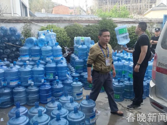 保山一男子冒充送水工 卖假桶装水给小区居民